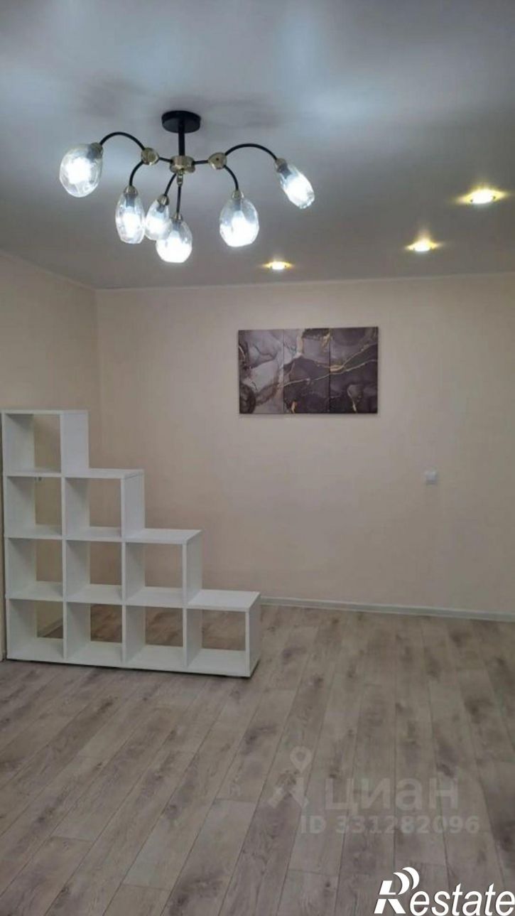 2-комн квартира пр-кт Нефтяников, 9,  д. 9
