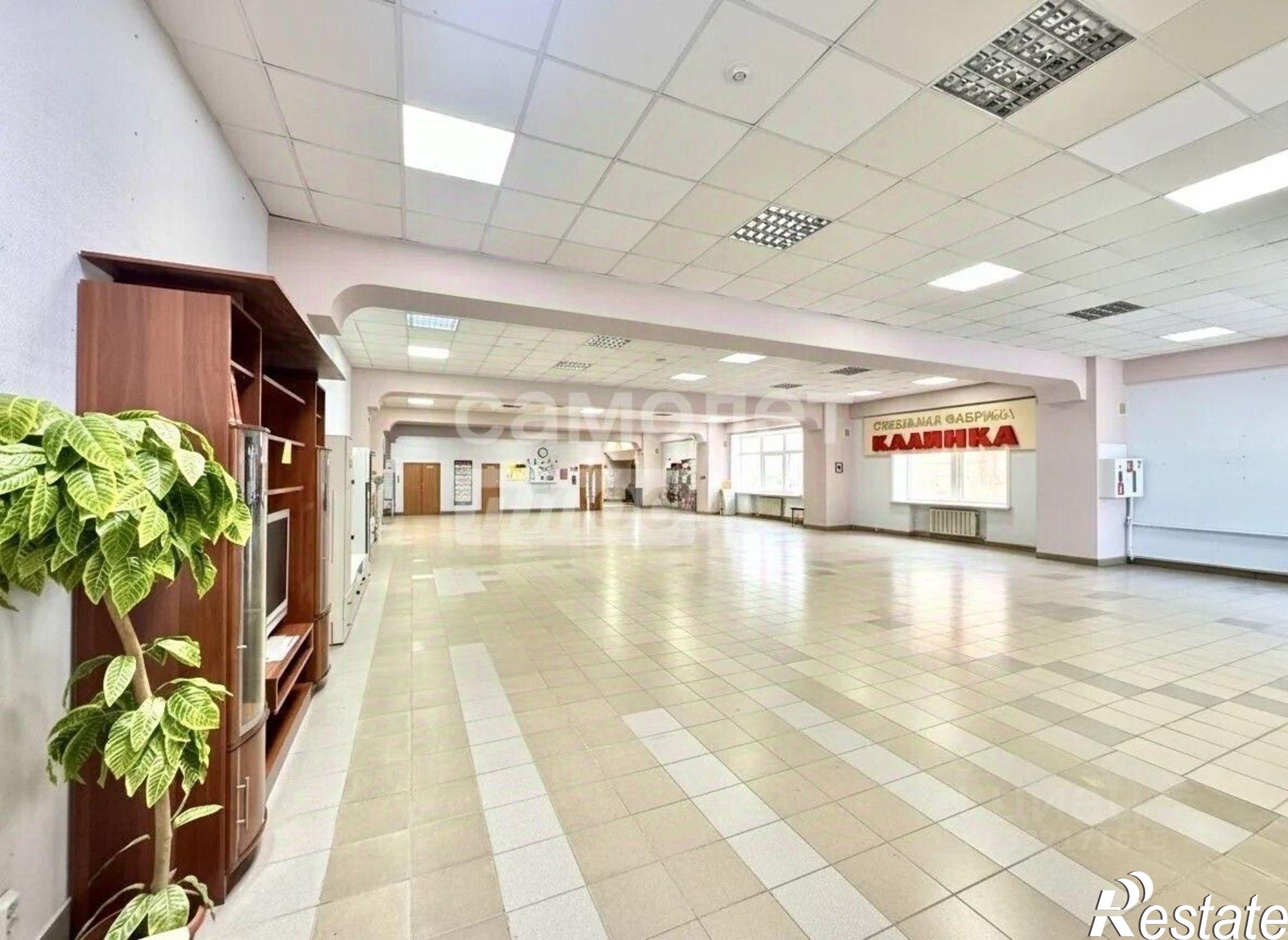 Купить торговое помещение за 123 981 000 рублей на ул Первомайская, 71